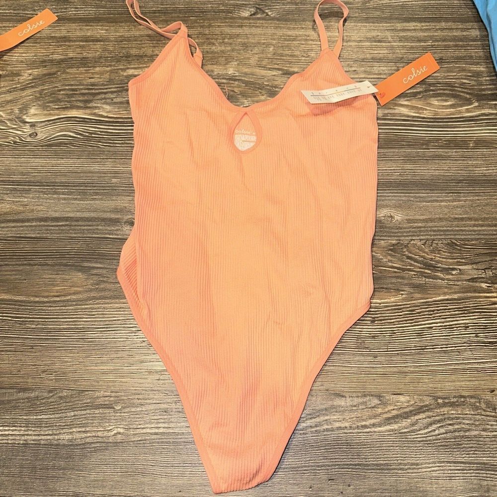 Women's Seamless Bodysuit with Keyhole - Colsie Pink Medium. NWT. 3